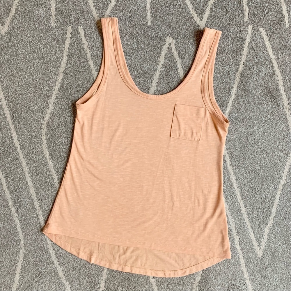 MOD on Trend Peach Soft HiLo Tank Top